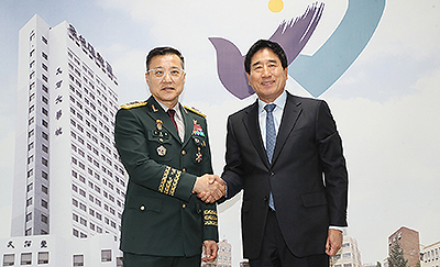 250428 김민호 육군 예비역 소장 및 강성희 해군 예비역 준장 접견