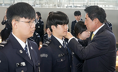 260604 경찰행정학과 신입생 제복 착복 및 승급식